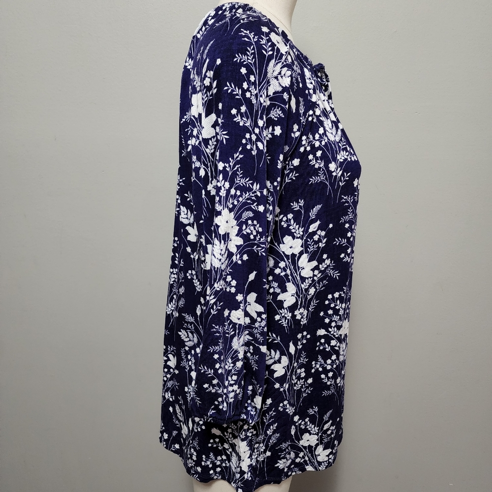Lularoe Debra blue floral knit peasant blouse size small (6/8) - Picture 3 of 8